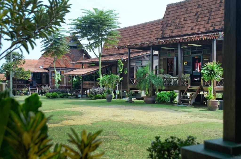 Oyo Home 90745 Desa Balqis Beach Resort Malacca Exterior foto